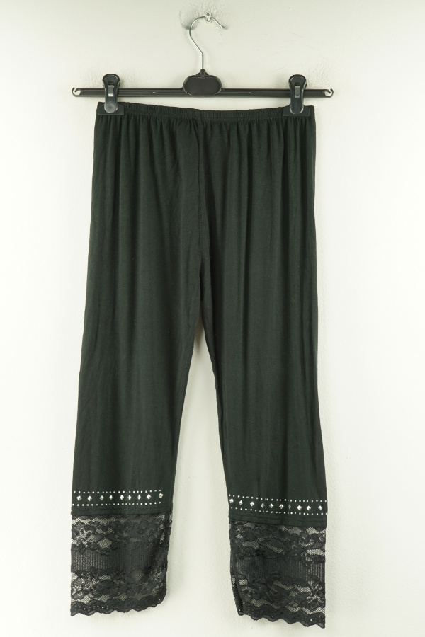 Legginsy 7/8 czarne z koronkowym wykończeniem - BRAK METKI Z NAZWĄ PRODUCENTA zdjęcie 2