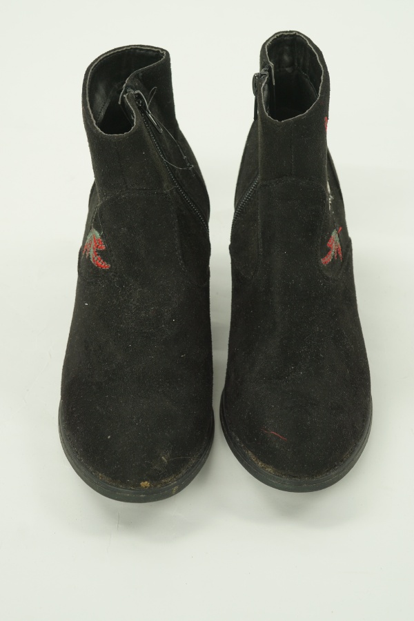 Botki czarne z wyszywanymi kwiatami - PEACOCKS zdjęcie 2