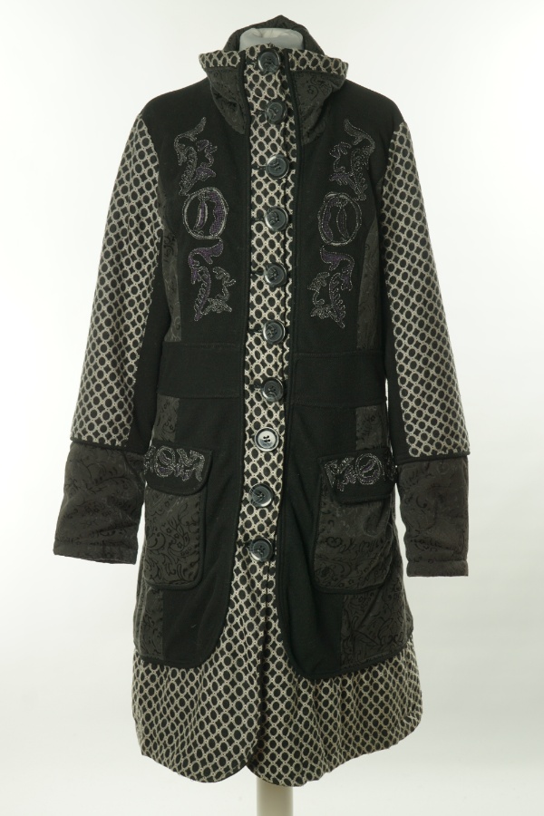 Płaszcz czarny z wstawkami - FRANSA zdjęcie 1