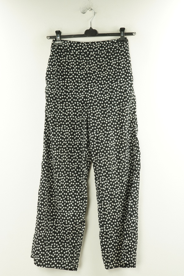 Spodnie czarne w białe kwiatki - SHEIN zdjęcie 1