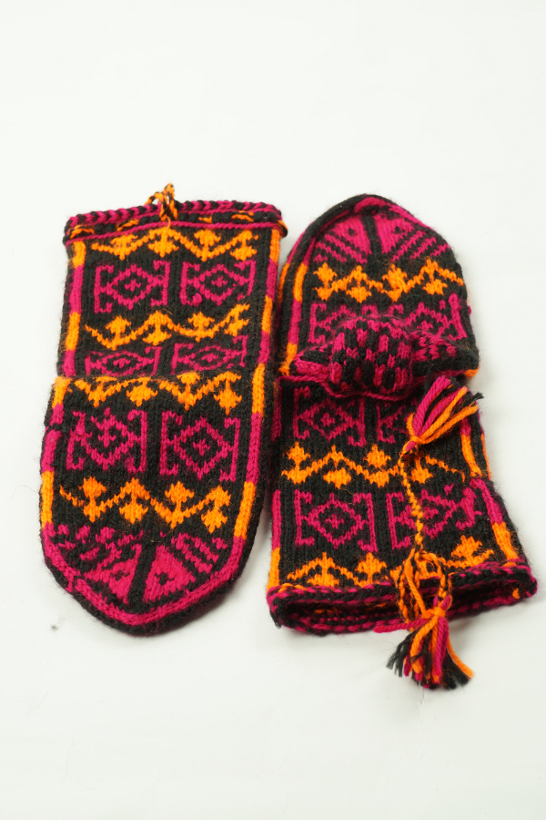 Rękawiczki czarne w pomarańczowo-różowe wzory - BRAK METKI Z NAZWĄ PRODUCENTA zdjęcie 1
