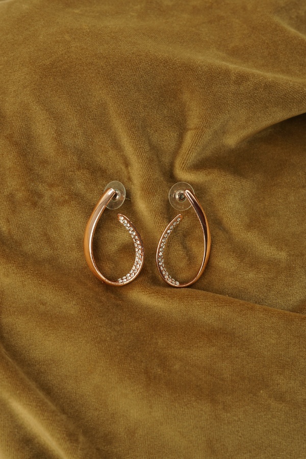 kolczyki w kolorze rose gold z ozdobnymi  cyrkoniami - BRAK METKI Z NAZWĄ PRODUCENTA zdjęcie 1