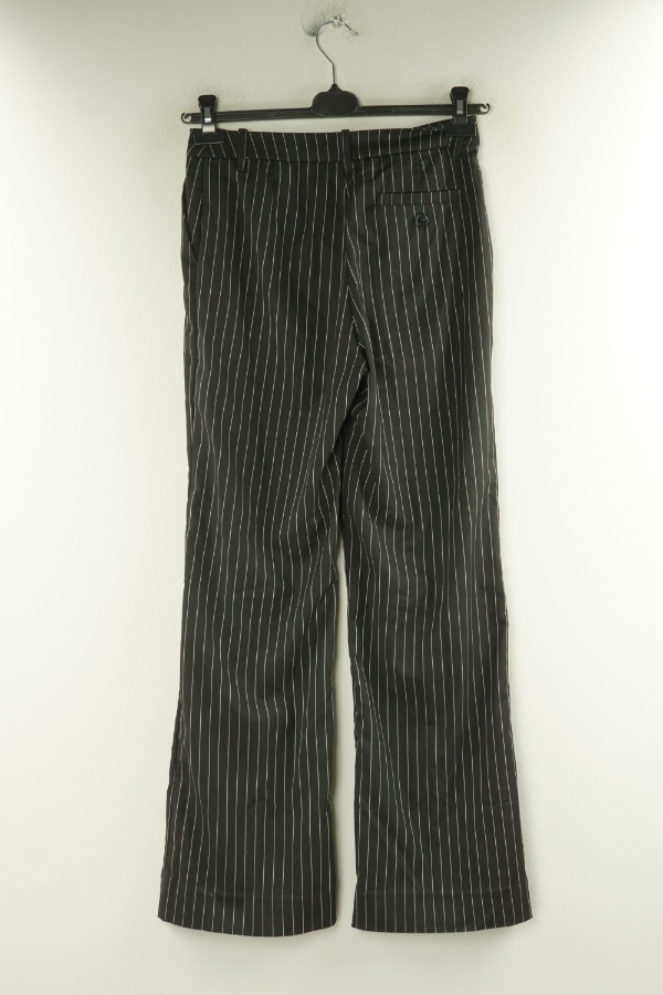 Spodnie czarne z białymi paskami - MONKI zdjęcie 2