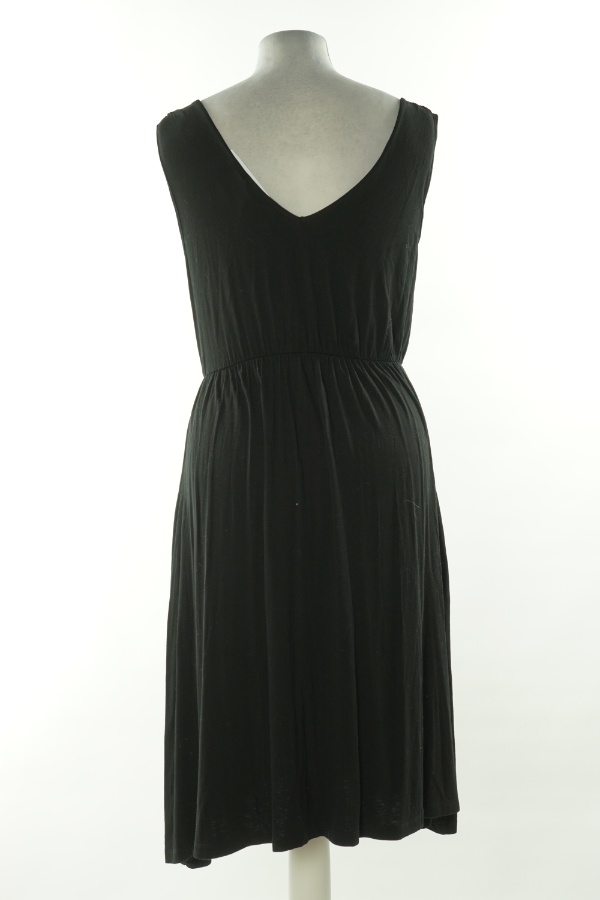 Sukienka czarna na cienkich ramiączkach - TU zdjęcie 2