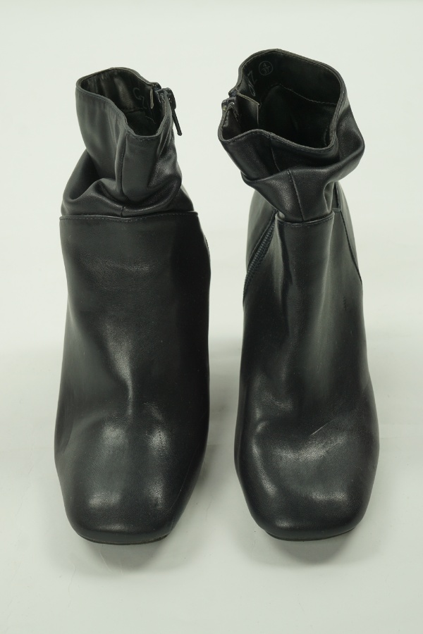 Botki czarne na obcasie - QUIZ zdjęcie 2