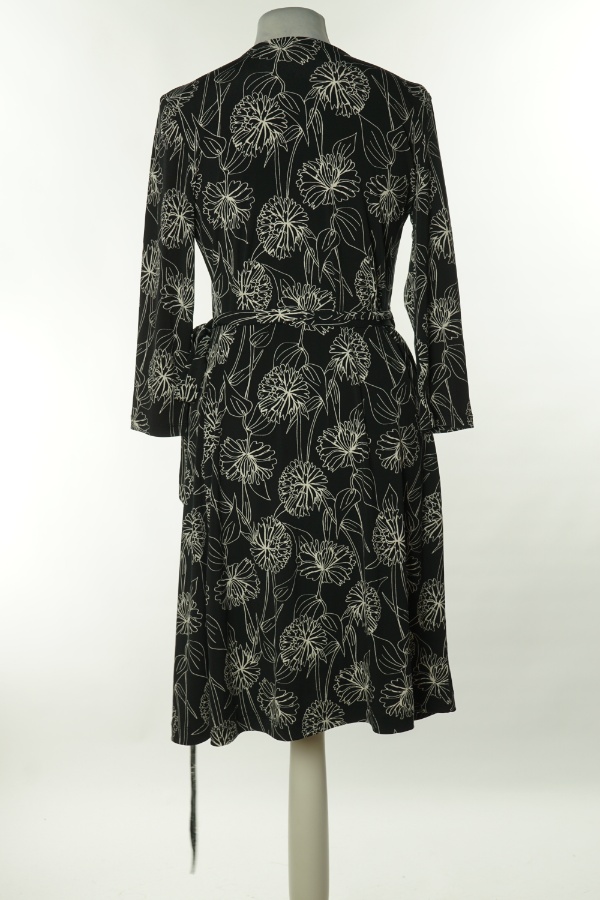 Sukienka kopertowa czarna w białe kwiatki - BANANA  REPUBLIC zdjęcie 2