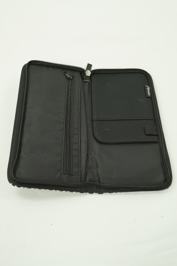 Kosmetyczka biało - czarna - BRAK METKI Z NAZWĄ PRODUCENTA zdjęcie 2