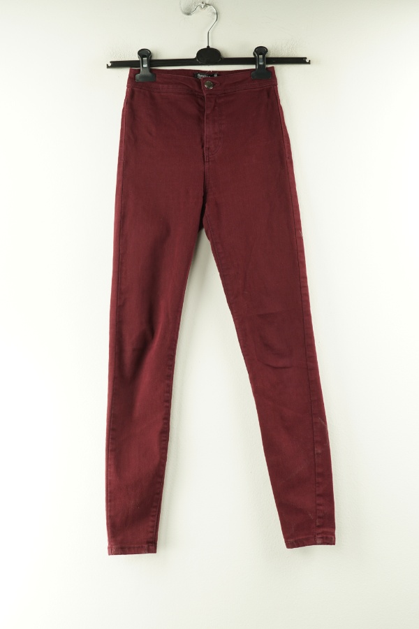 Spodnie bordowe jeansowe - BERSHKA zdjęcie 1