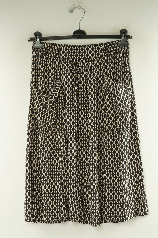Spódnica czarna w beżowe wzory z kieszeniami, H&M - H&M zdjęcie 1
