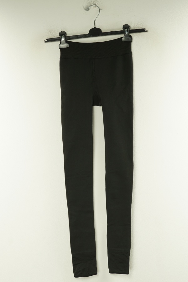 Legginsy czarne ocieplane z dziurą na piętę - BRAK METKI Z NAZWĄ PRODUCENTA zdjęcie 1