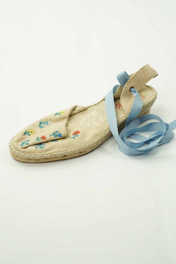 Buty beżowe na słomianej niskiej koturnie - CATH KIDSTON zdjęcie 1