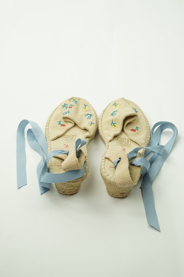 Buty beżowe na słomianej niskiej koturnie - CATH KIDSTON zdjęcie 3