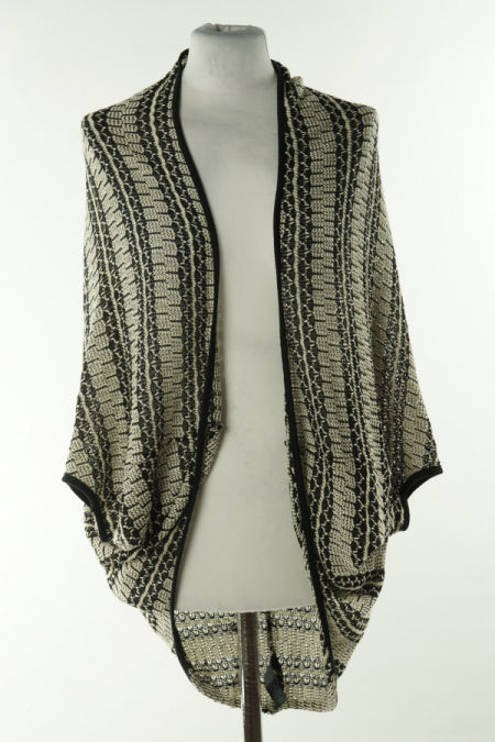 Narzutka czarno - biała