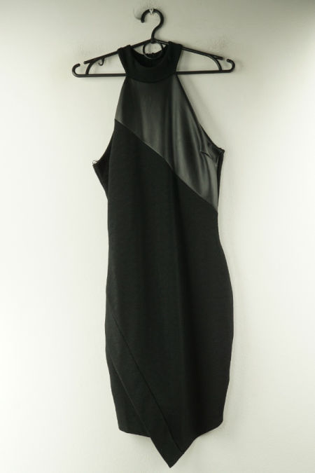 Sukienka czarna z woskowaną wstawką