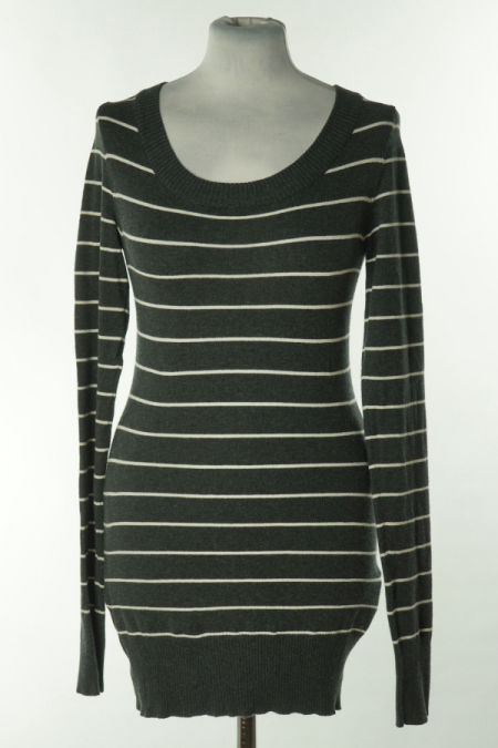 Sweter grafitowy w białe paski