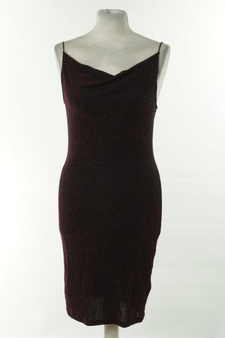 Sukienka czarna z różową błyszczącą nitką