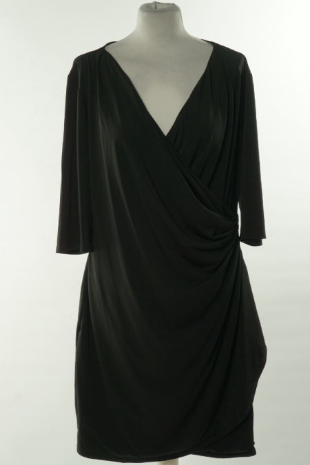 Sukienka czarna ze srebrną klamrą