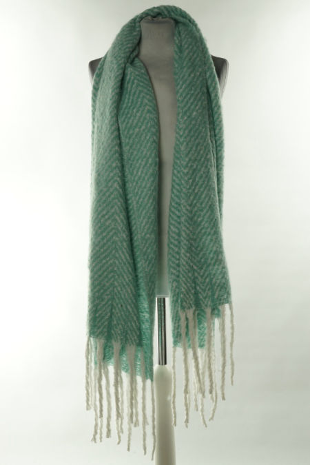 Szal zielony z frędzlami