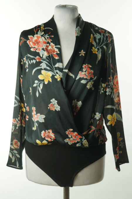 Body czarne w kwiaty