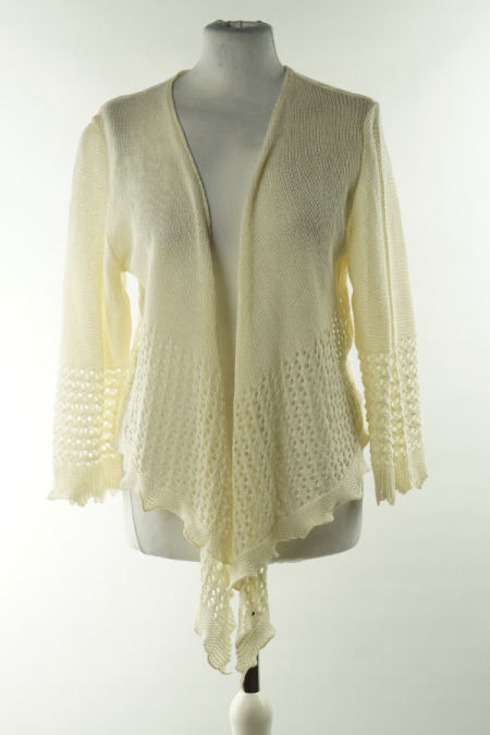 Narzutka beżowa sweterkowa cienka 