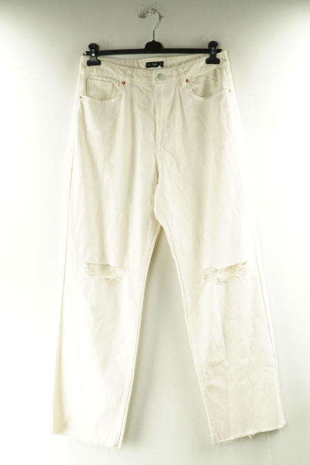 Spodnie beżowe z przetarciami z prostą nogawką