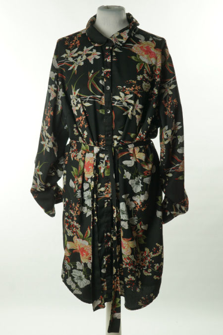 Sukienka czarna  wkwiatki z paskiem