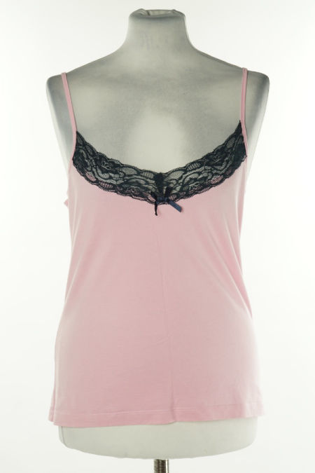 Koszulka jasnoróżowa z granatową koronką