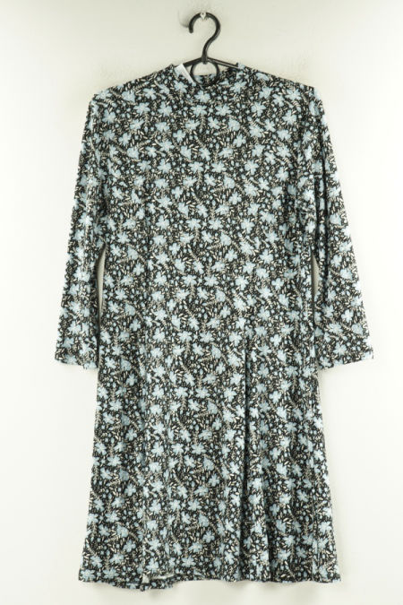 Sukienka czarna w niebieskie kwiatki