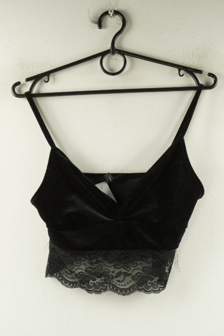 Top czarny welurowy z koronkową wstawką