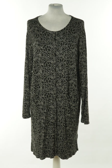 Sukienka czarna wzorzysta zapinana