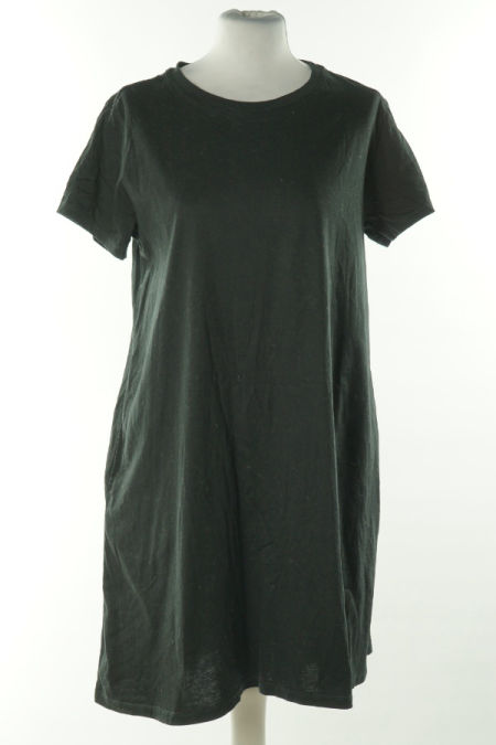 Sukienka czarna gładka z kieszeniami