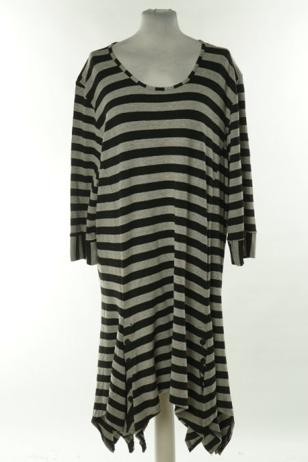 Sukienka szaro - czarna w pasy