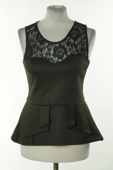 Bluzka czarna z baskinką