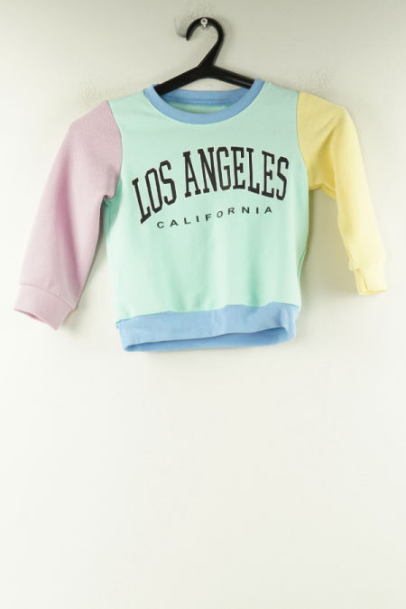 Bluza w pastelowych kolorach z napisem