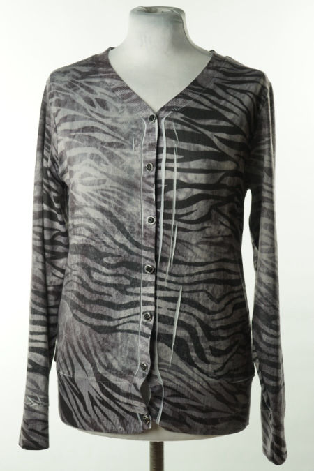 Sweterek w zwierzęcy wzór zapinany na guziczki 