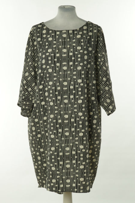 Sukienka czarna w paski i ciapki