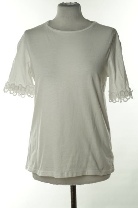 Koszulka biała z kwiatkami na rękawach