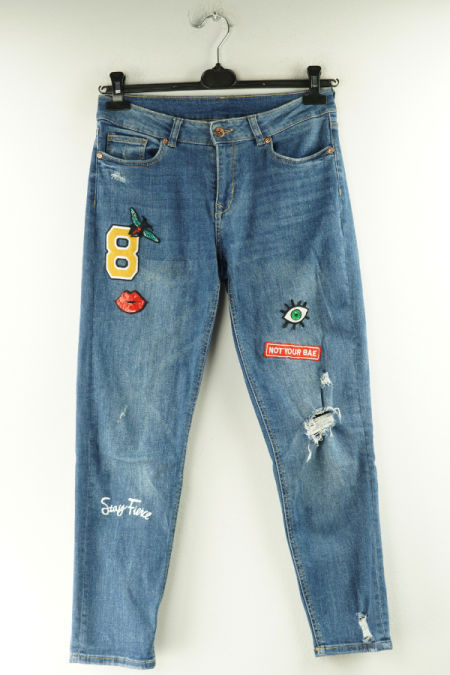 Jeansy z naszywkami 