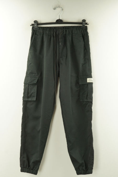 Spodnie materiałowe czarne na gumkę z kieszeniami