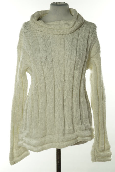 Sweter biały ze srebrną nitką