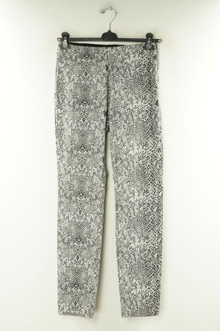 Spodnie materiałowe biało-czarne w ciapki