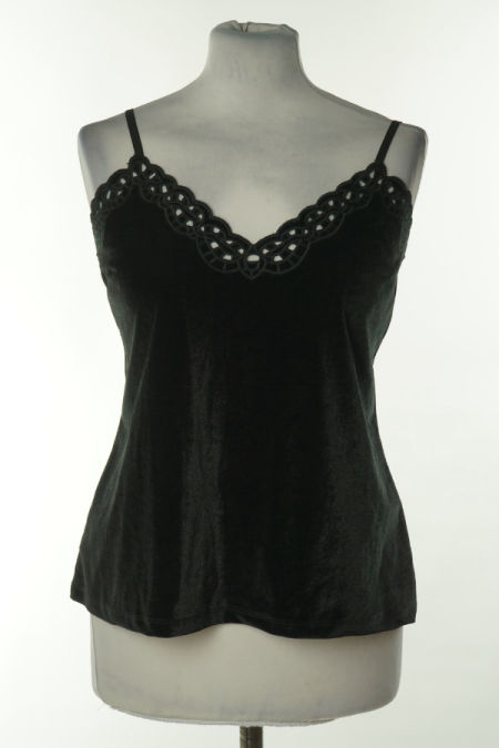 Bluzka czarna welurowa z ażurowymi wstawkami