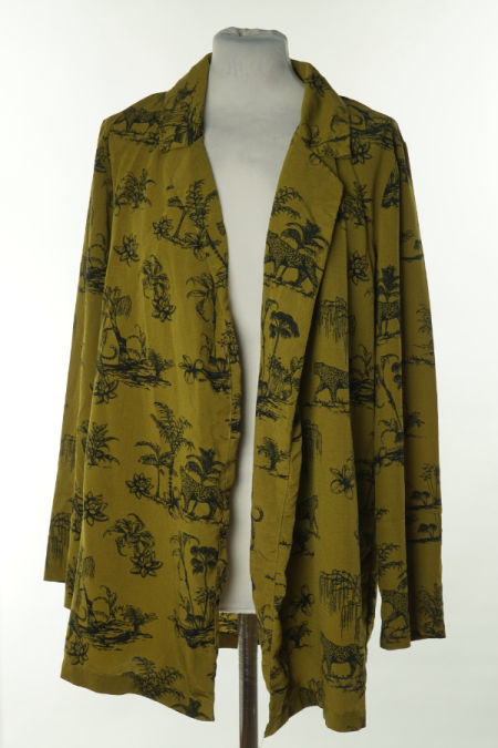 Narzutka zielona w czarne zwierzęta i rośliny