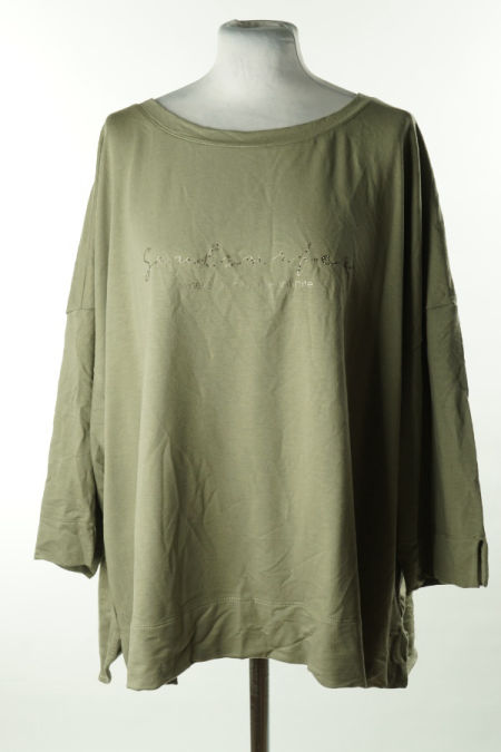 Bluzka zielona z rękawem 3/4 i napisem 