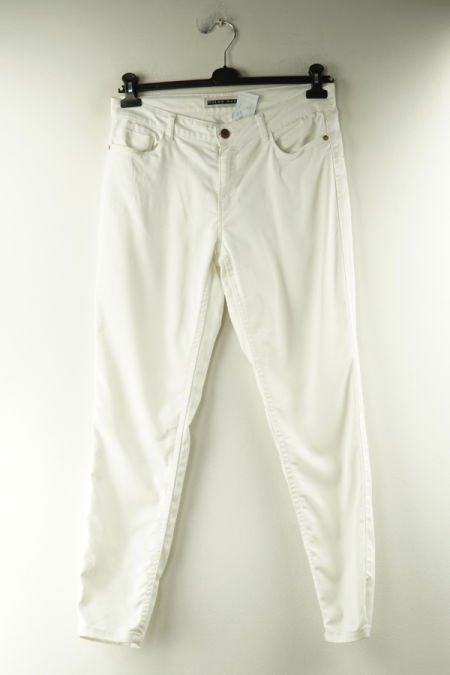 Spodnie białe jeansowe