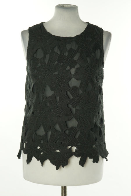 Top czarny z ażurowym wierzchem
