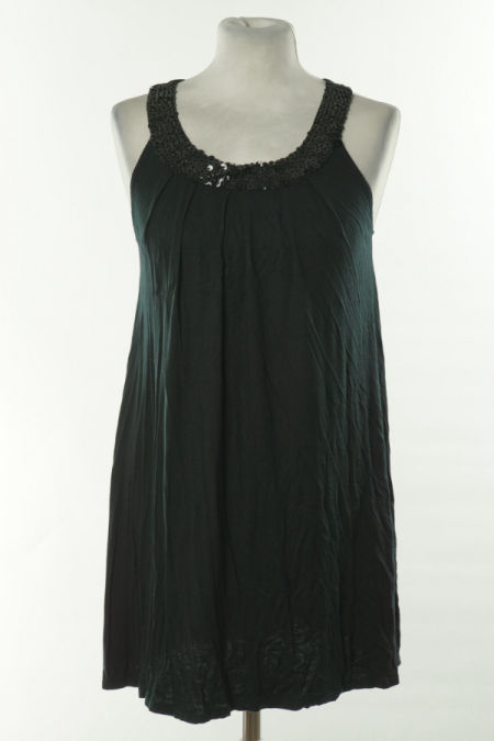 Koszulka czarna z cekinową wstawką przy dekoldzie