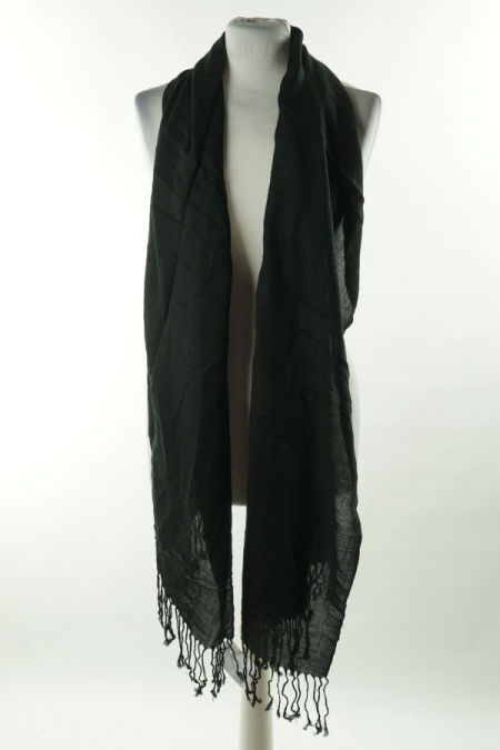 Szalik czarny z frędzlami