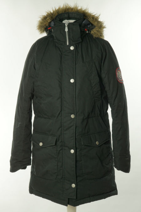 Płaszcz czarny pikowany