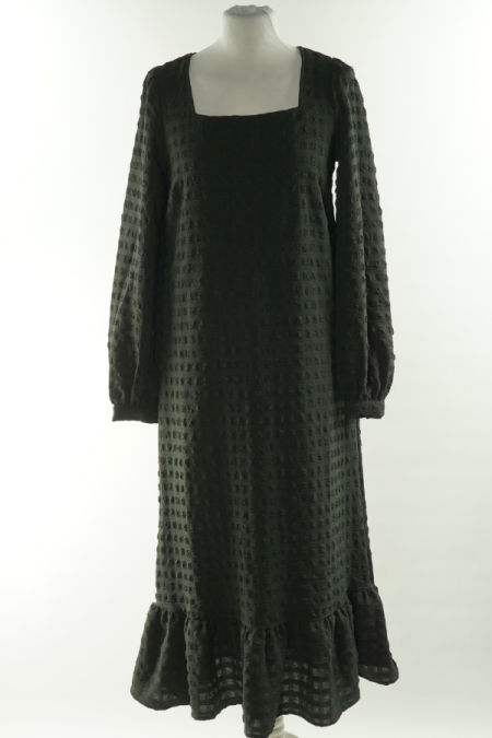 Sukienka długa czarna z falbanką